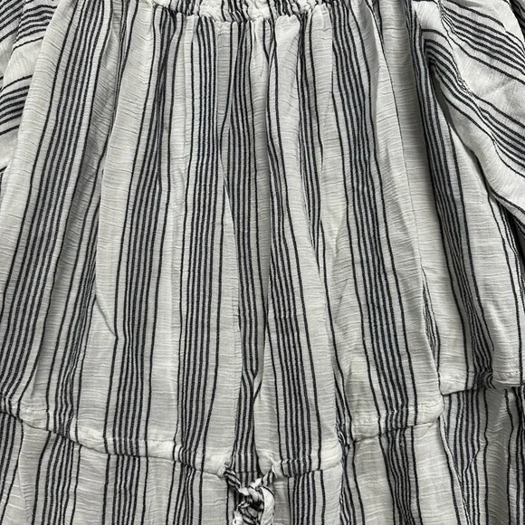 Abercrombie & Fitch White and Blue Smocked Flutter Sleeve Blouse - Picture 5 of 8